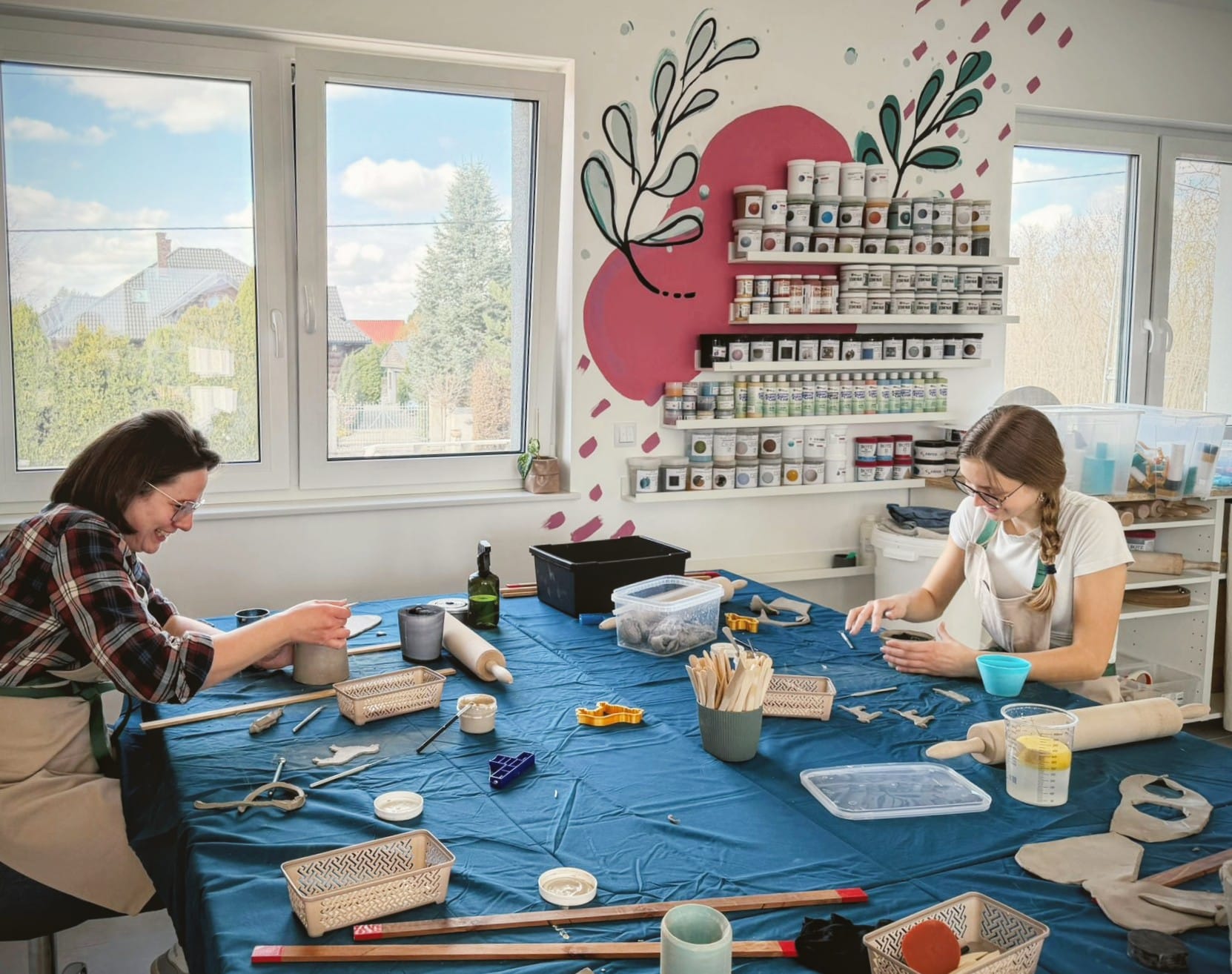 Zajęcia ceramiczne — praca grupowa